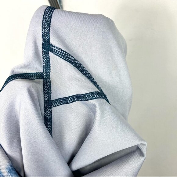 Lululemon Mesh With Me Crop Leggings Blue Printed Size 6 Yoga Running Fitness - Picture 9 of 11